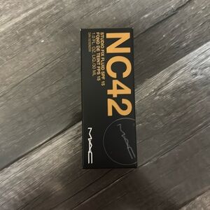 BNIB MAC Studio Fix Fluid foundation